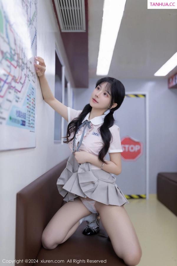   [XiuRen]高清写真图 2024.05.10 No.8515 幼幼 地铁美腿第17张图片